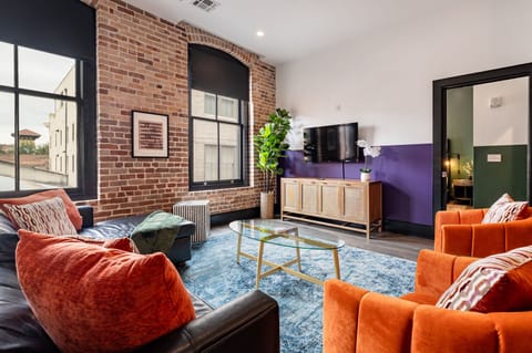 Relax in the living area with a smart TV, stylish seating, and a queen-sized sleeper sofa for extra guests. Perfect for families or group stays in New Orleans, this inviting space is ideal for movie nights or recharging after a day in the city.