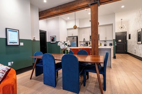 Relax in the living area with a smart TV, stylish seating and a sleeper sofa for extra guests. Perfect for families or group stays in New Orleans, this inviting space is ideal for movie nights or recharging after a day in the city.