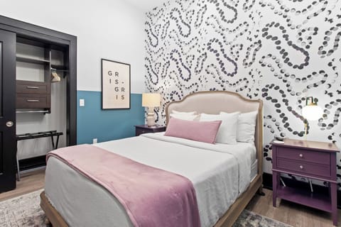 The second bedroom offers a cozy queen bed, dresser, smart TV, and soft linens. Great for families or friends traveling together, this room combines comfort and privacy in the heart of Downtown New Orleans.