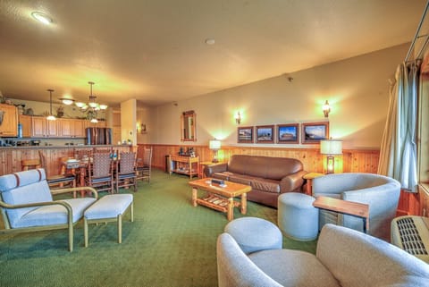 Living Room | Comfy Chairs | Great Conversations