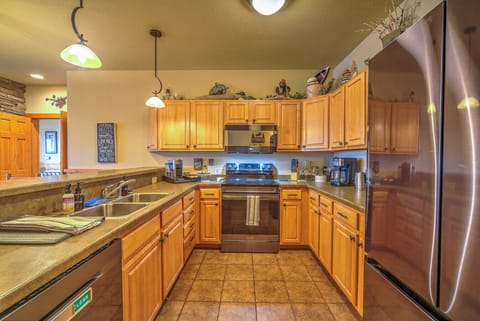 Full Kitchen | New Appliances | Convection Oven