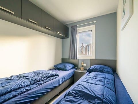 Building, Furniture, Comfort, House, Textile, Bed Frame, Wood, Bed, Window, Flooring