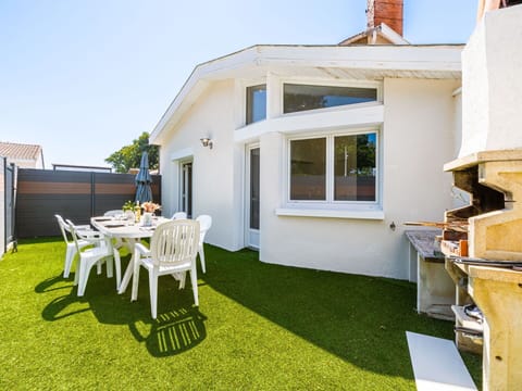 Plant, Flower, Property, Table, Building, Furniture, Window, Flowerpot, Shade, Houseplant