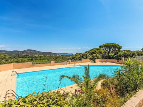 Water, Sky, Plant, Water Resources, Property, Swimming Pool, Azure, Natural Landscape, Botany, Tree