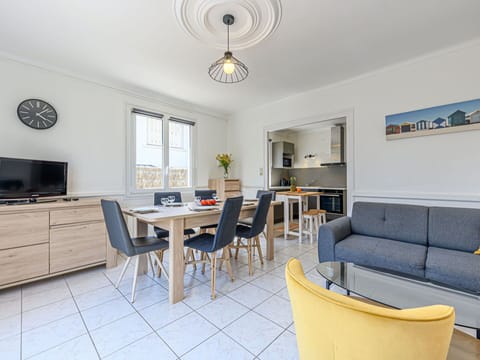 Water, Swimming Pool, Building, House, Interior Design, Floor, Flooring, Leisure, Window, Ceiling