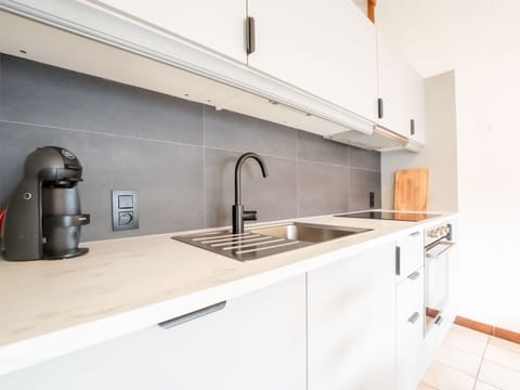 Cabinetry, Countertop, Tap, Kitchen Sink, Sink, Property, Plumbing Fixture, Kitchen, Wood, Interior Design