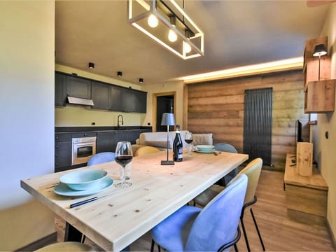 Table, Furniture, Property, Building, Chair, Wood, Interior Design, Kitchen, Flooring, Kitchen & Dining Room Table