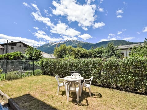 Cloud, Plant, Sky, Property, Mountain, Table, Natural Landscape, Tree, Land Lot, Grass