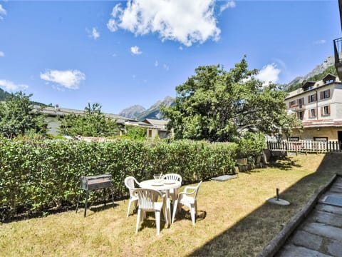 Cloud, Sky, Plant, Building, Tree, Vegetation, Grass, Table, Natural Landscape, Leisure