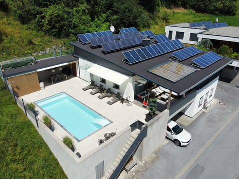 Building, Window, House, Urban Design, Swimming Pool, Residential Area, Car, Real Estate, Landscape, Roof