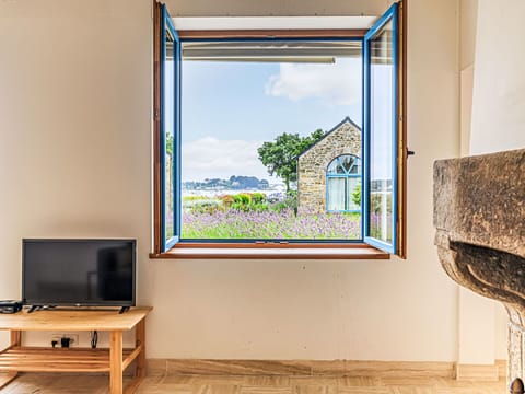 Property, Building, Window, Azure, Wood, Interior Design, Shade, Lighting, Living Room, Floor