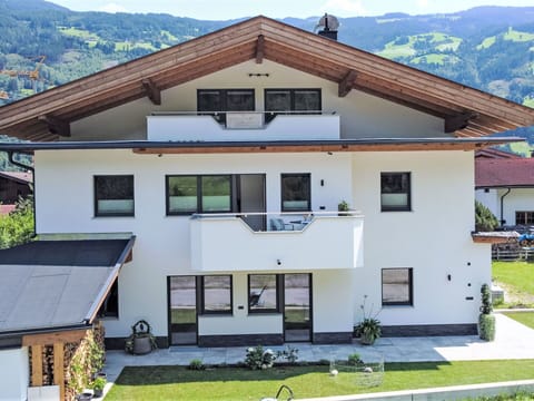Plant, Building, Property, Window, Sky, Mountain, Green, House, Land Lot, Cottage