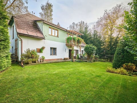 Plant, Sky, Property, Building, Window, Cloud, Natural Landscape, Tree, Land Lot, House