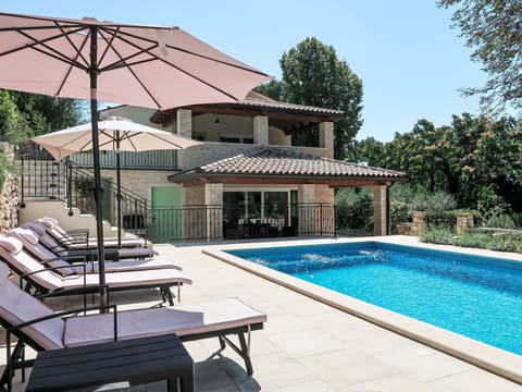 Water, Plant, Property, Swimming Pool, Building, Sky, Shade, Tree, Outdoor Furniture, Umbrella