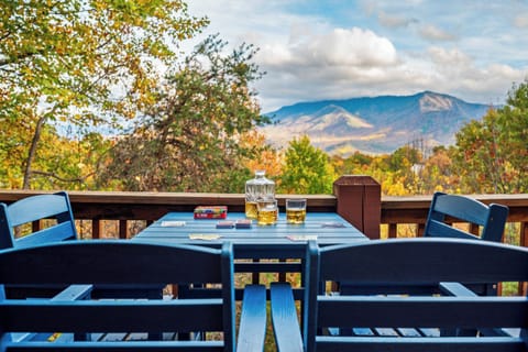 Upstairs balcony with unobstructed mountain view 