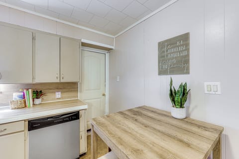 Dining Area | Central A/C & Heating