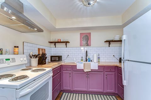 Enjoy our fully stocked kitchen - fully prepped for you to create a large or small meal