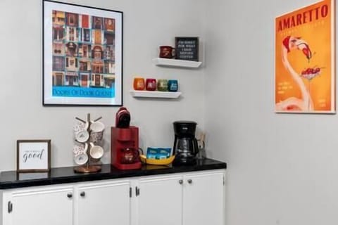 B6ba6876 2aae 4883 a61f eb728c7846d0