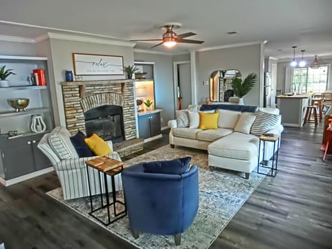 Spacious Living Room with Smart TV! (Fireplace Not Availble)