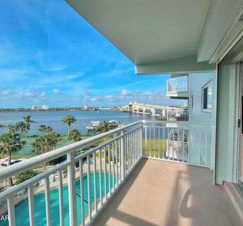 Beautiful Waterfront View!