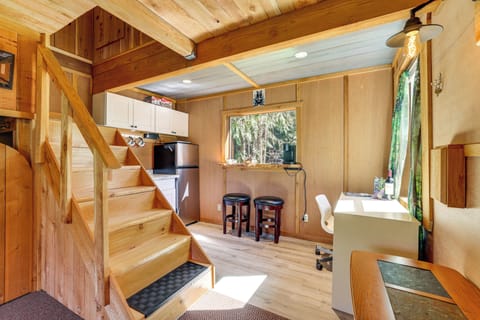 Dining Bar | Dishware/Flatware | 1st Floor