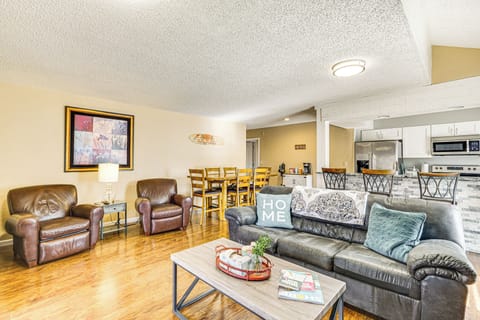 Living Room | Fireplace | Central Air Conditioning/Heat | 2nd Floor