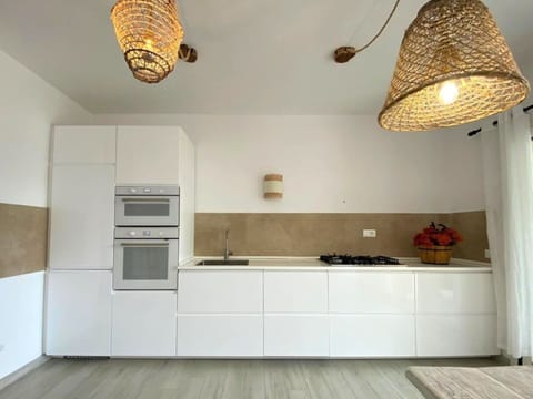 Cabinetry, Property, Countertop, Lighting, Wood, Building, Interior Design, Kitchen Stove, Kitchen Appliance, Kitchen