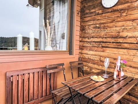 Property, Table, Wood, Window, Building, Interior Design, Wood Stain, Plant, Flooring, Wall