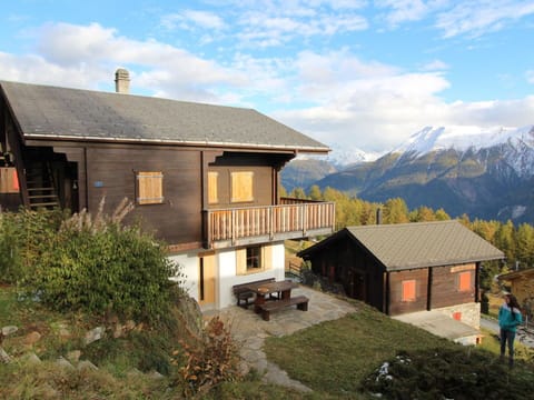 Cloud, Sky, Plant, Property, Window, Building, Mountain, House, Land Lot, Wood