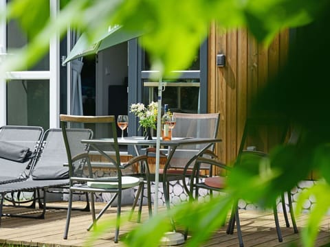 Plant, Furniture, Table, Green, Chair, Wood, Outdoor Furniture, Flowerpot, Porch, Shade