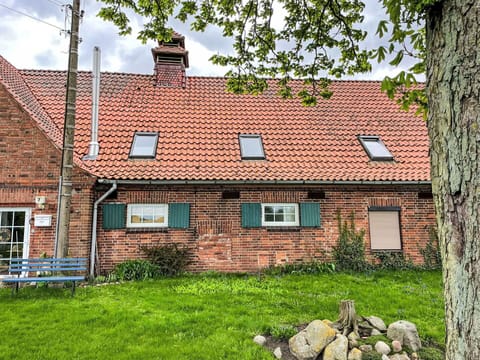 Window, Property, Building, Plant, Sky, Wood, Tree, Brickwork, House, Brick