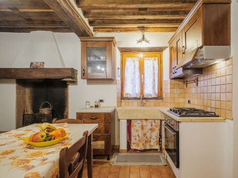 Furniture, Property, Cabinetry, Comfort, Window, Building, Mirror, Wood, Bed Frame, Bed