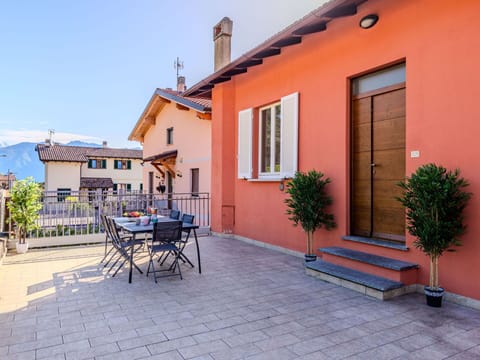 Plant, Building, Property, Sky, Window, Azure, Road Surface, House, Neighbourhood, Flooring