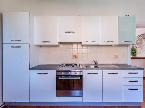 Cabinetry, Property, Countertop, Furniture, Kitchen Sink, Building, White, Kitchen Stove, Kitchen Appliance, Home Appliance