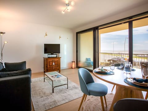 Table, Furniture, Property, Window, Chair, Building, Picture Frame, Wood, Comfort, Lamp