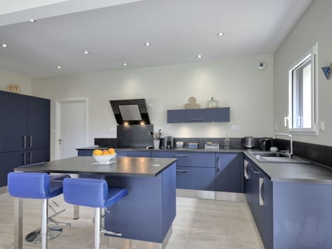 Kitchen Sink, Cabinetry, Property, Furniture, Sink, Tap, Countertop, Building, Table, Kitchen