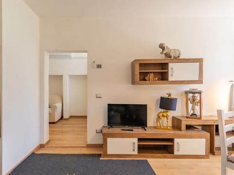 Property, Furniture, Cabinetry, Wood, Interior Design, Floor, Flooring, Shelving, Comfort