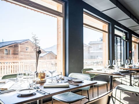 Table, Tableware, Window, Furniture, Building, Wood, Dishware, Interior Design, Chair, Plate