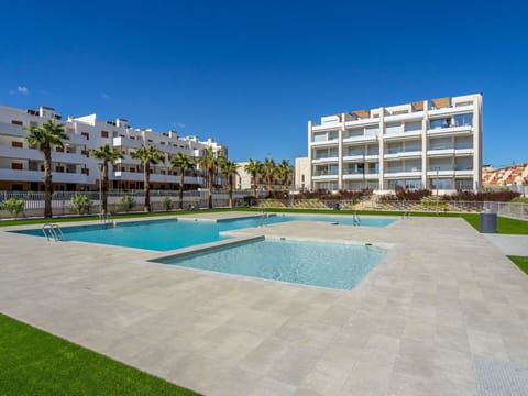 Water, Sky, Building, Swimming Pool, Plant, Azure, House, Condominium, Leisure, Urban Design