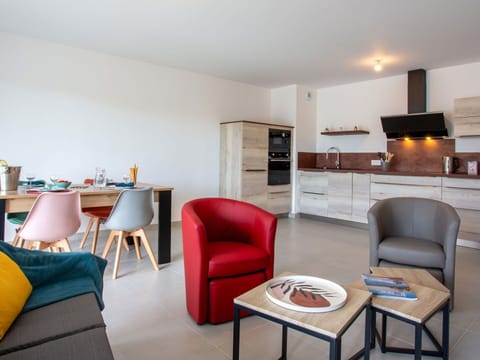 Table, Furniture, Property, Building, Comfort, Wood, Chair, Interior Design, Flooring, Floor