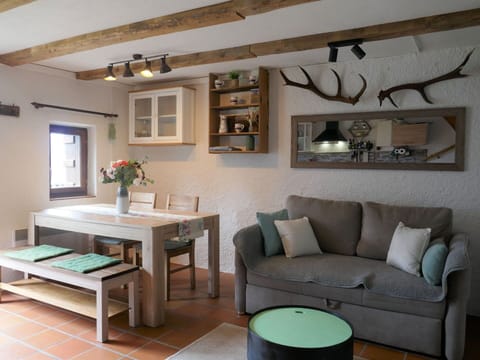 Table, Picture Frame, Furniture, Property, Couch, Plant, Wood, Interior Design, Lighting, Houseplant