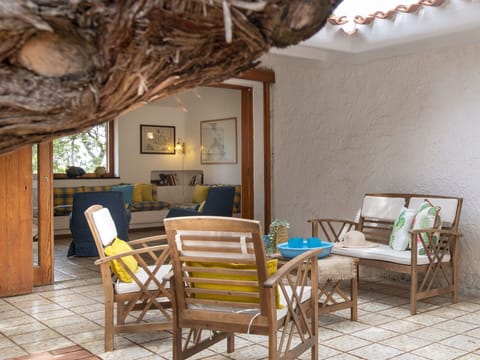 Furniture, Property, Chair, Table, Wood, Building, Lighting, Interior Design, Couch, Flooring