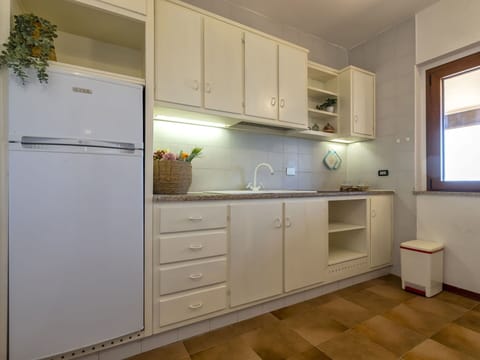 Cabinetry, Property, Furniture, Countertop, Building, Drawer, Lighting, Kitchen, Wood, Interior Design