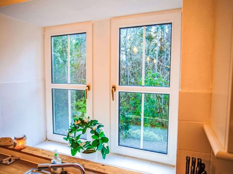 Property, Water, Sky, Interior Design, Building, Swimming Pool, Leisure, Shade, Tree, Condominium