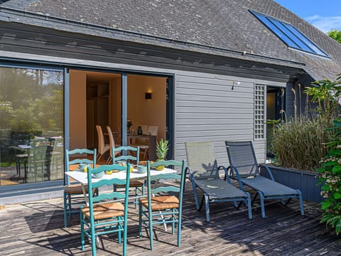 Building, Property, Plant, Furniture, Window, Shade, Chair, Wood, Architecture, Door