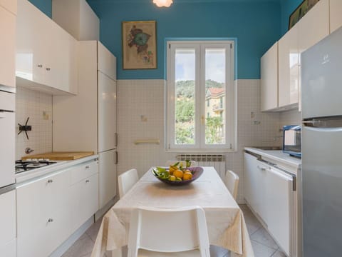 Furniture, Kitchen, Interior Design, Kitchen Appliance, Major Appliance, Flooring, Countertop, Ceiling, Floor, Cabinetry