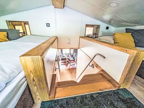 Property, Picture Frame, Blue, Azure, Wood, Interior Design, Lighting, Chair, Flooring, Floor