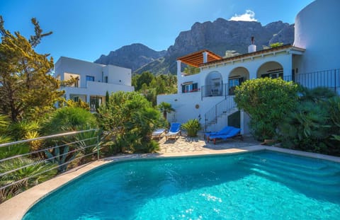 Water, Plant, Sky, Building, Property, Swimming Pool, Blue, Azure, Nature, Tree