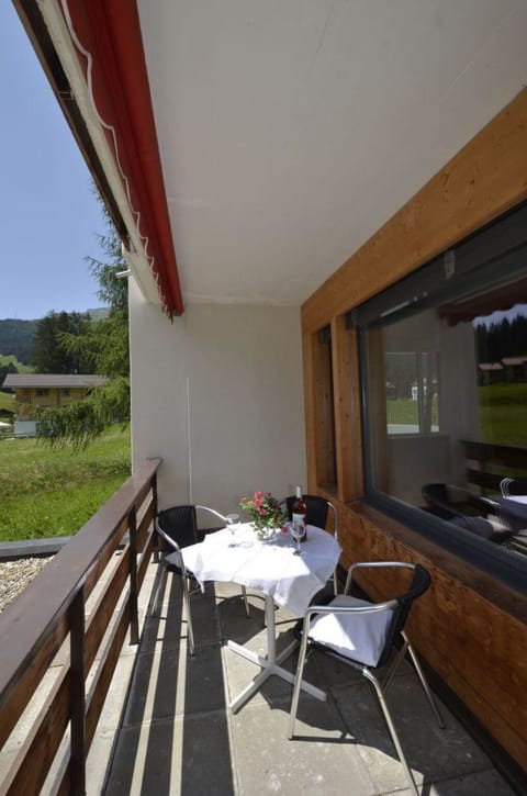 Plant, Property, Building, Furniture, Countertop, Wood, Kitchen Appliance, Interior Design, Window, Shade