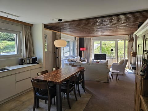 Table, Furniture, Property, Chair, Cabinetry, Window, Wood, Interior Design, Window Blind, Building